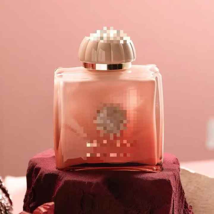 عطر رجالي وردي - نسائي