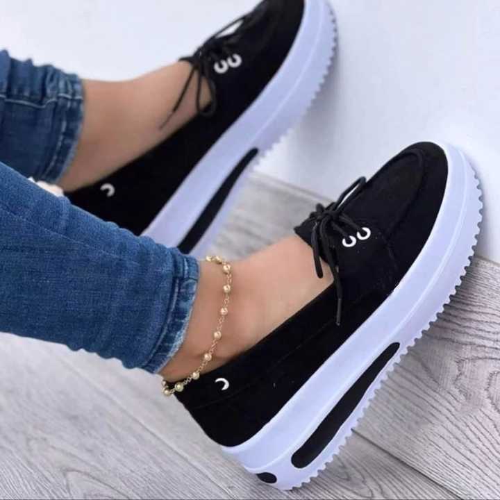 جوتي نسائي للطلعات و العمل