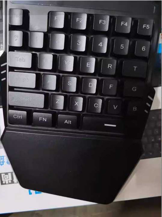 لوحة مفاتيح بيد واحدة