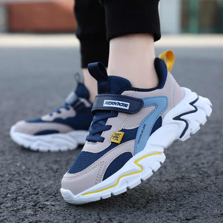 أحذية رياضية جديدة عالية الجودة . New high quality sneakers
