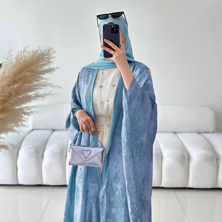 عبايات ملونة انيقه و عصريه