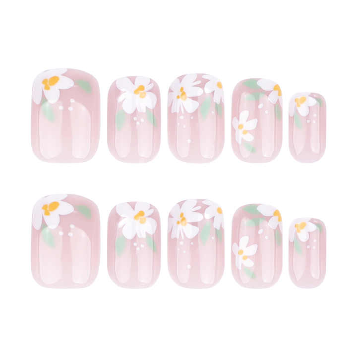 Short square fingernails