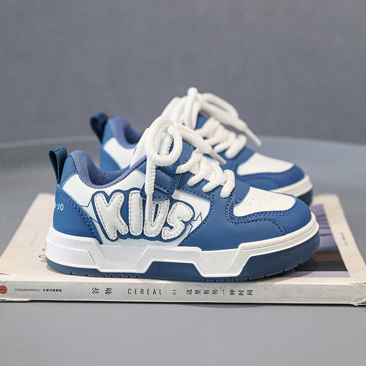 New fashion kids sneakers . موضة جديدة أحذية رياضية للأطفال