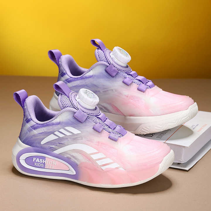 أحذية رياضية جديدة عالية الجودة . New high quality sneakers