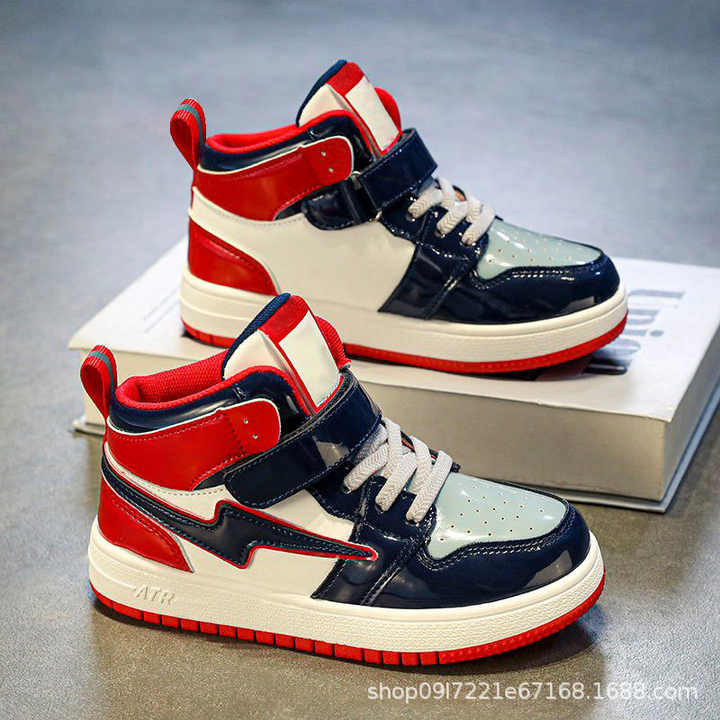New fashion kids sneakers . موضة جديدة أحذية رياضية للأطفال