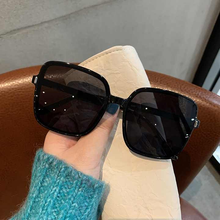 نظارات شمسيه نسائيه