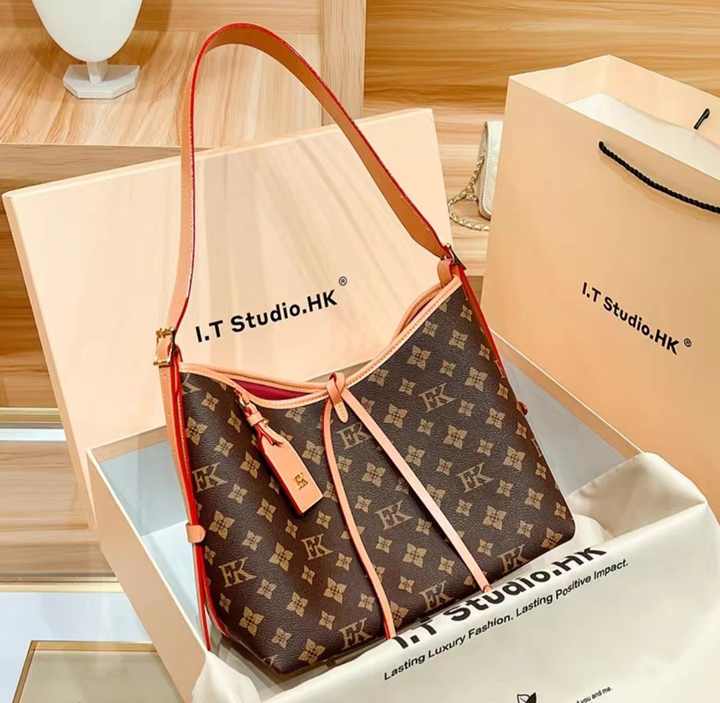 اصدار أصلي من حقائب اليد للسيدات Original Edition Ladies Handbags