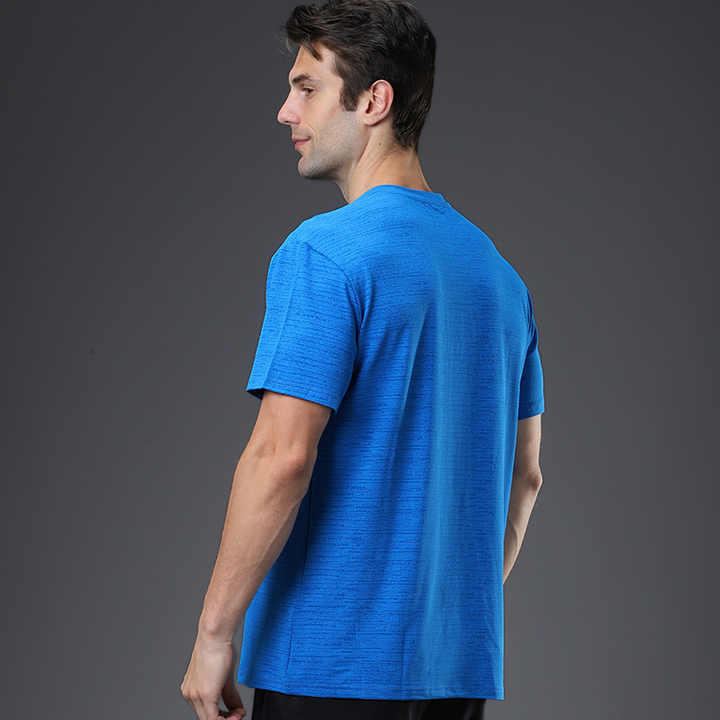 Men's quick-drying T-shirt.