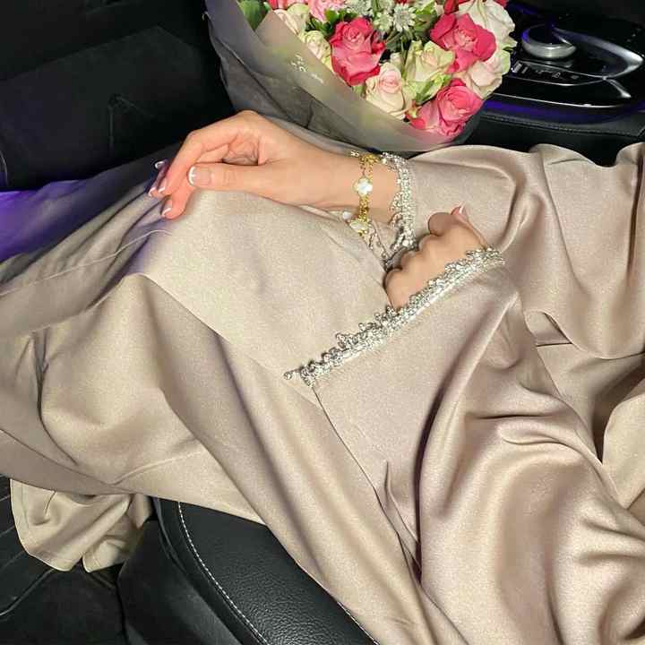 عبايات نسائيه ملونة و انيقه