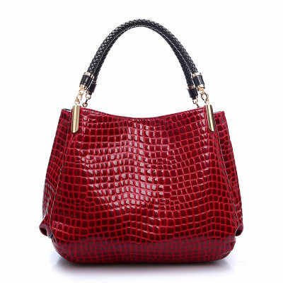 Luxury handbags made of high-quality PU leather for women
