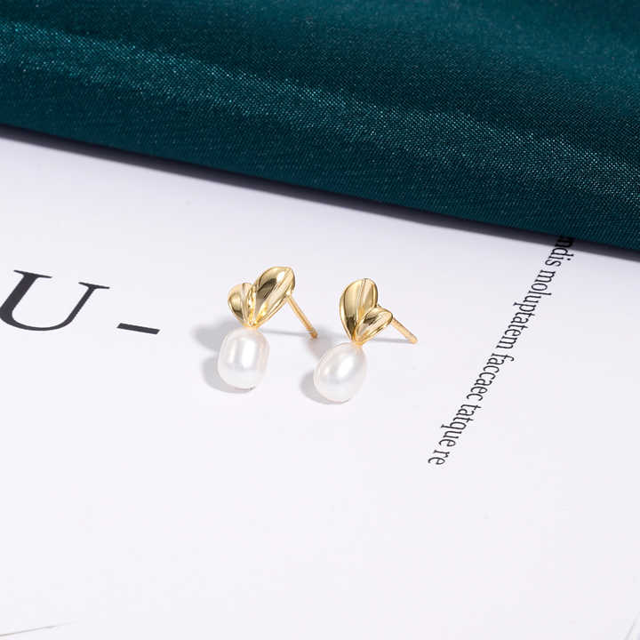 dangling earrings