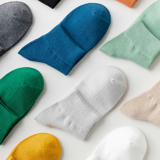جوارب من الشركة الأصلية بشحن سريع للرجال . Original Socks Fast Shipping Men's Solid Color