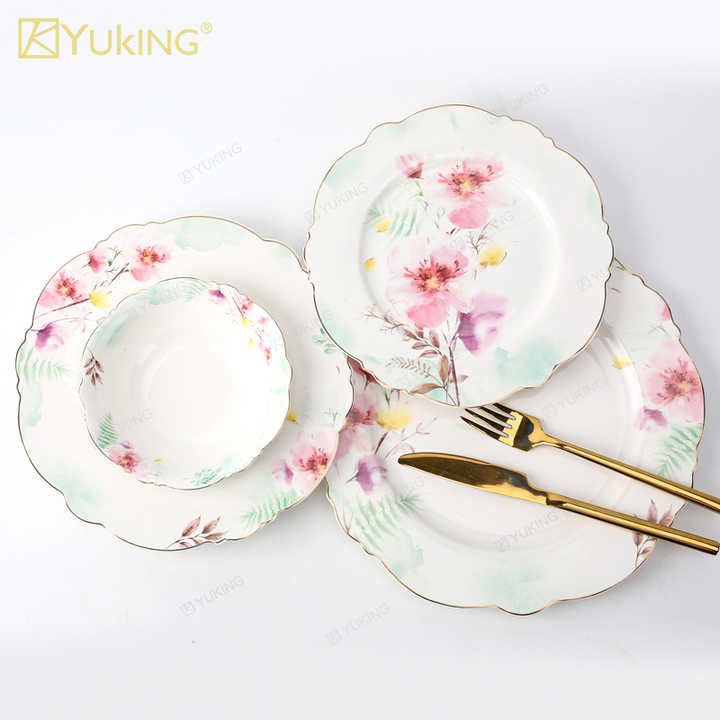 cups and saucers . الكؤوس والصحون