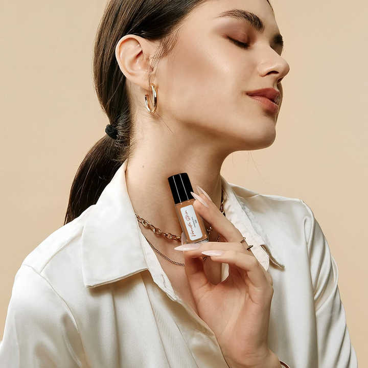 Roll-on perfume oil