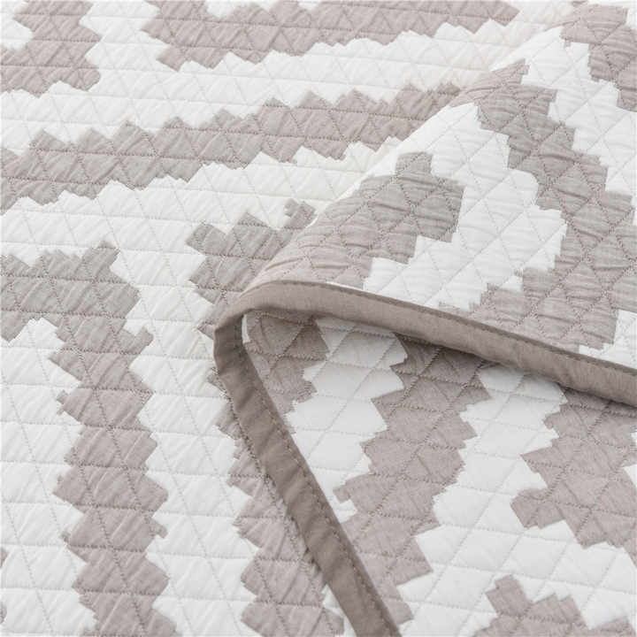 مفرش سرير بتصميم هندسي مصبوغ بخيوط . Geometric Yarn Dyed Bedspread 3 Piece Warm