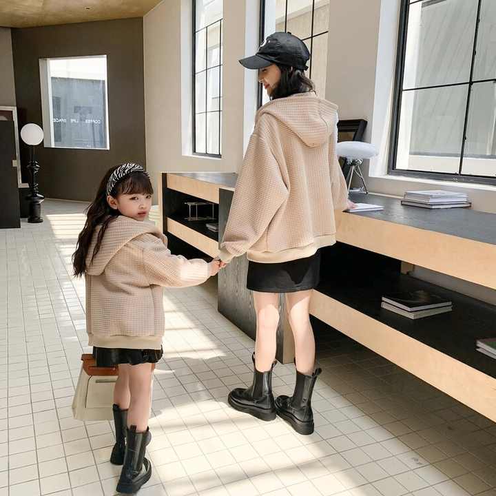 ملابس الأسرة مطابقة وتتسابق Clothes Family Matching