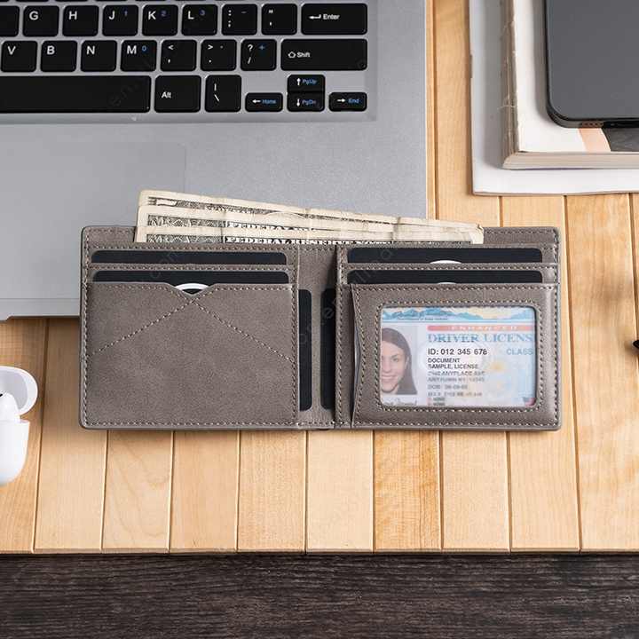 محفظة بطاقات ثنائية الطي بشعار منقوش عتيق . Men's Vintage Embossed Logo Bifold Card