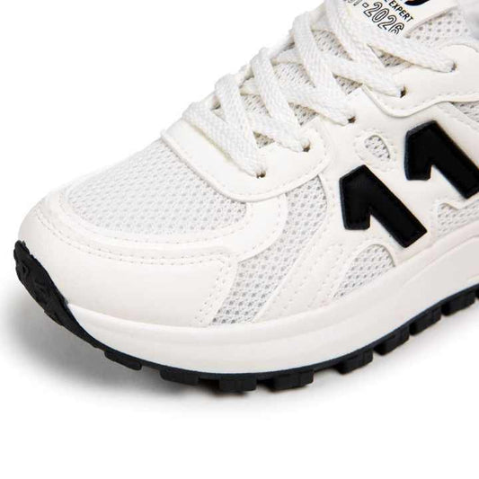 حذاء رياضي نسائي