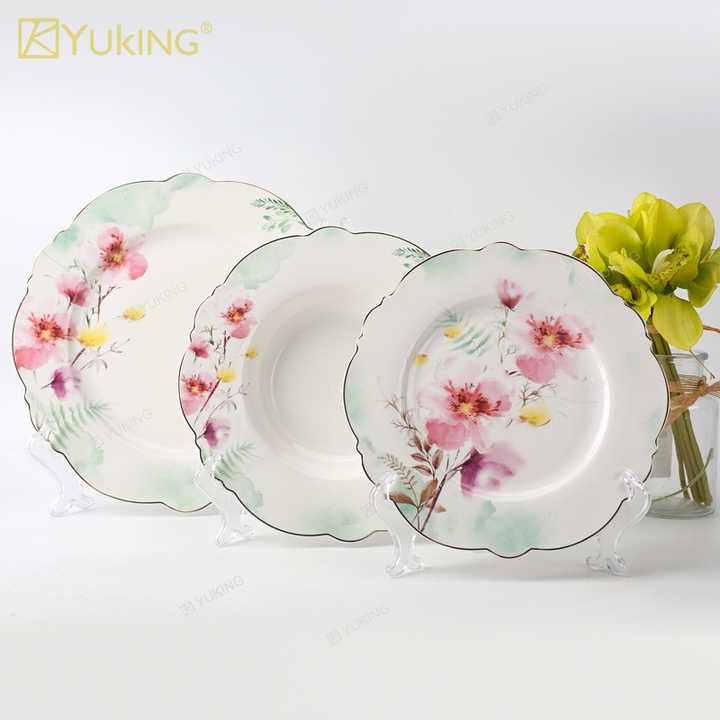 cups and saucers . الكؤوس والصحون
