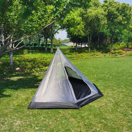 خيام خارجية هرمية الشكل