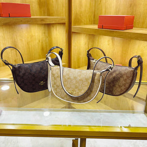 Luxury designer women's handbags from famous brands حقائب يد نسائية بتصميم فاخر من العلامات التجارية الشهيرة