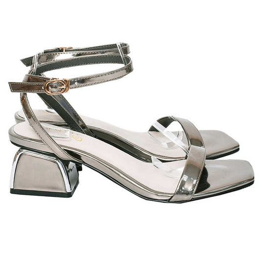 كعب نسائي عالية الجودة