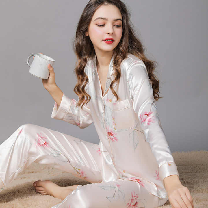 Custom Logo High Quality Digital Printing Winter Satin Sleepwear for Women Pure Silk Pajama Set for Women
