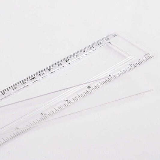 قياس مسطرة بلاستيكية