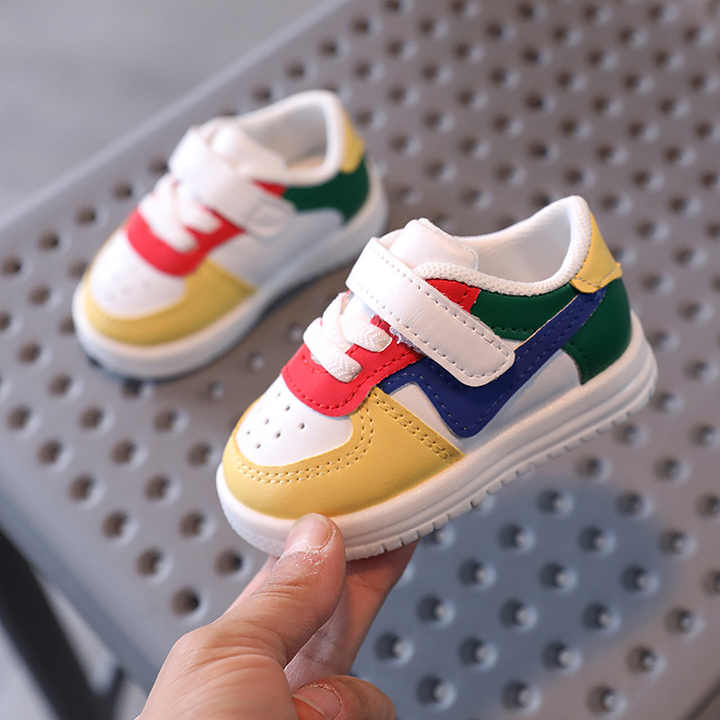 أحذية رياضية مسطحة ، كاجوال ، جلد ، للأطفال . Flat, casual, leather, children's sneakers
