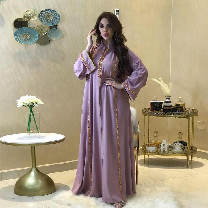 قفطان وجلابيات ذهبية