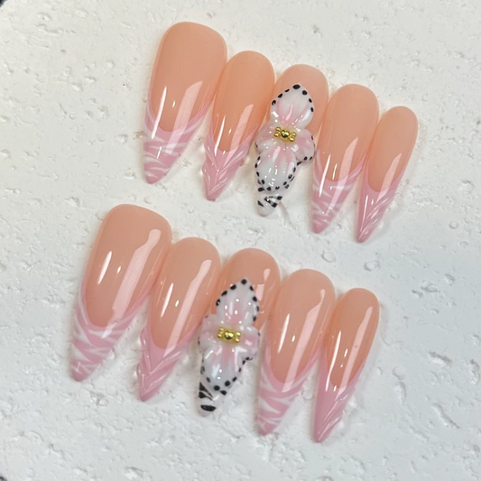 طلاء أظافر فرنسي على شكل لؤلؤة كمثرى طويلة جدًا مصنوع يدويًا - Handmade Ultra-Long Pear-Shaped French Pearl Nail