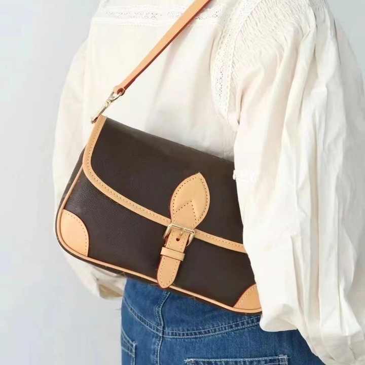 اصدار أصلي من حقائب اليد للسيدات Original Edition Ladies Handbags