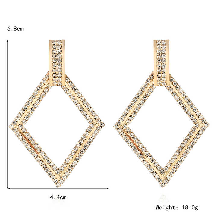 Elegant dangling earrings