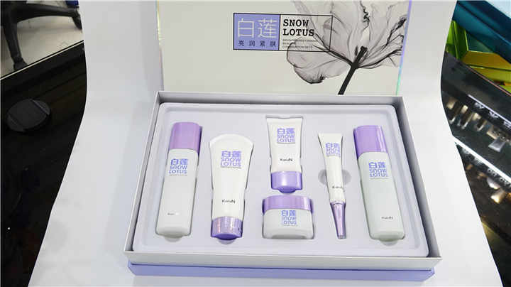 Skin care facial moisturizer