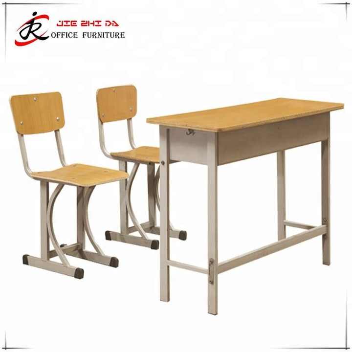 مقعد ومكتب الاطفال - مستلزمات العرض