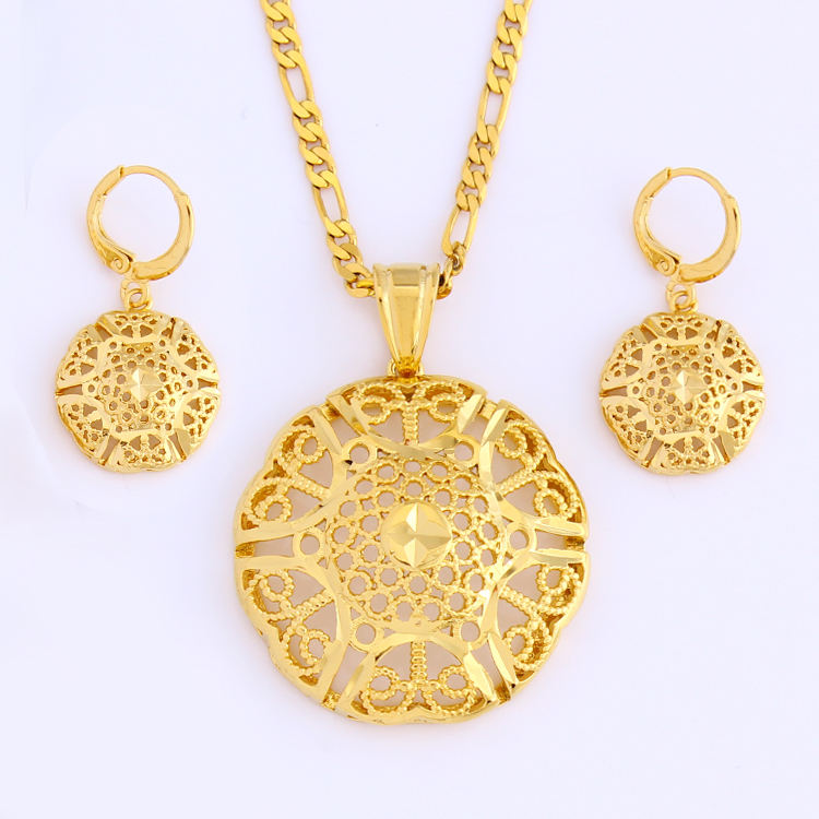 اقراط وقلادة نسائي , Women's earrings and necklace