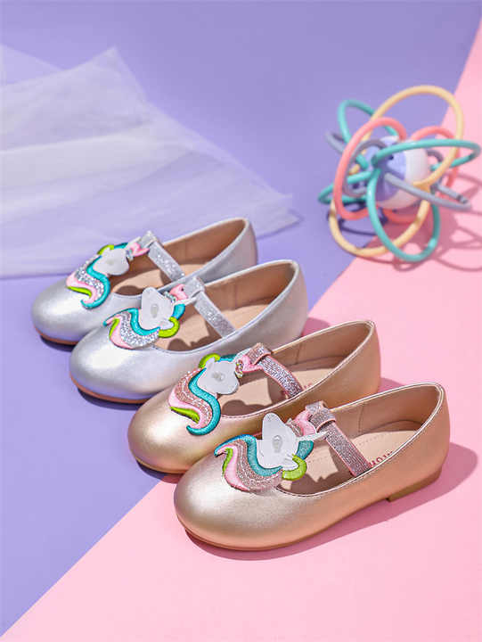 Girls' casual leather shoes,, little princess shoes, soft sole shoes for children in summer, general shoesحذاء بناتي كاجوال من الجلد، حذاء للأميرة الصغيرة ، حذاء وحيد وناعم للأطفال في فصل الصيف ، حذاء عام