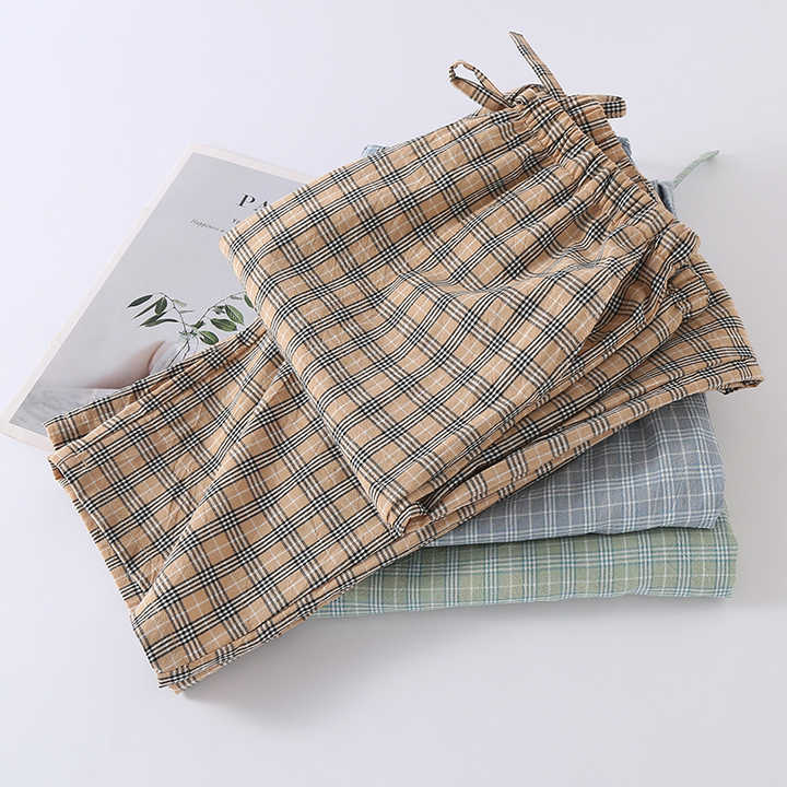 Men's sleep pants made of pure cotton.