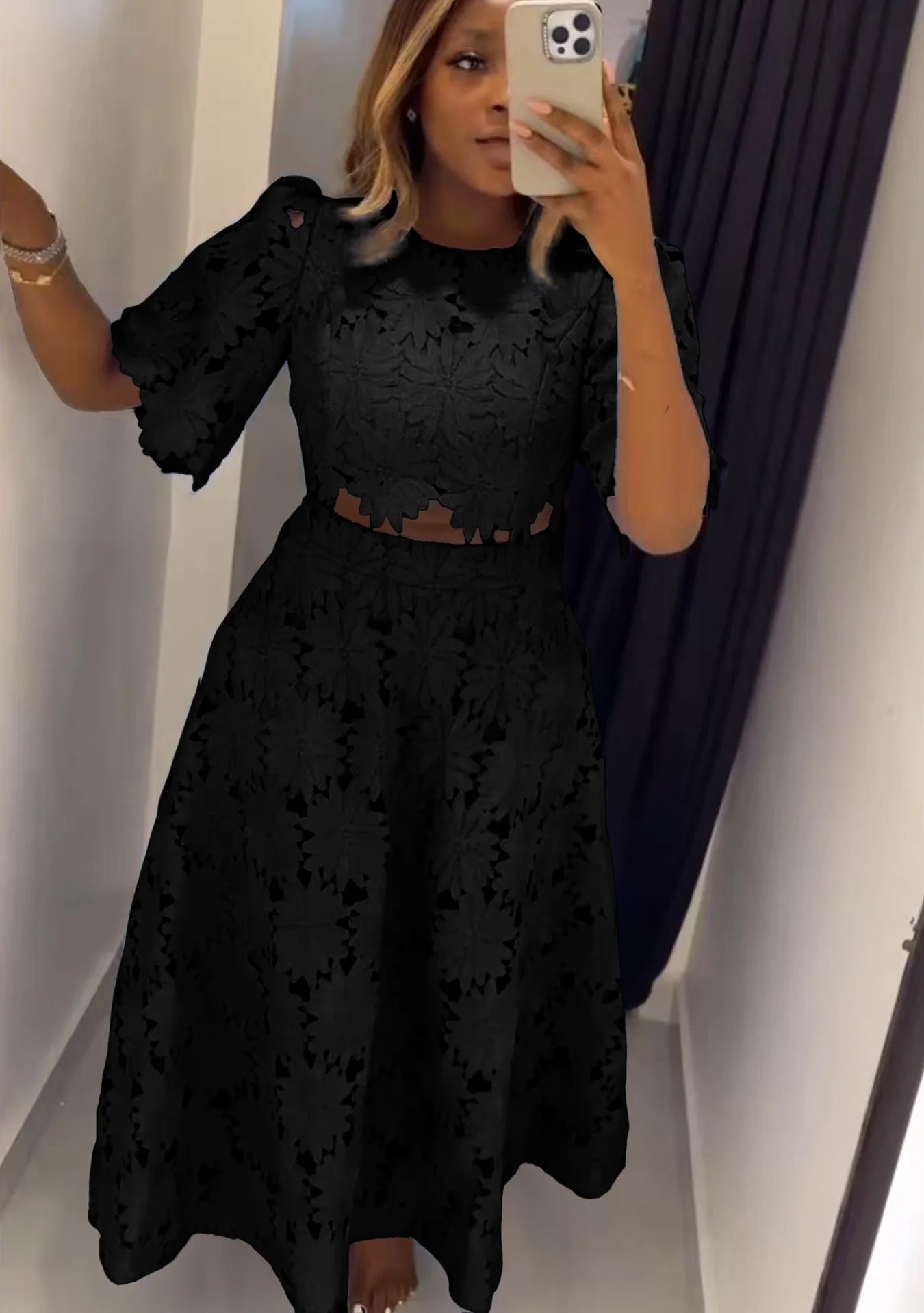 بدلات نسائية