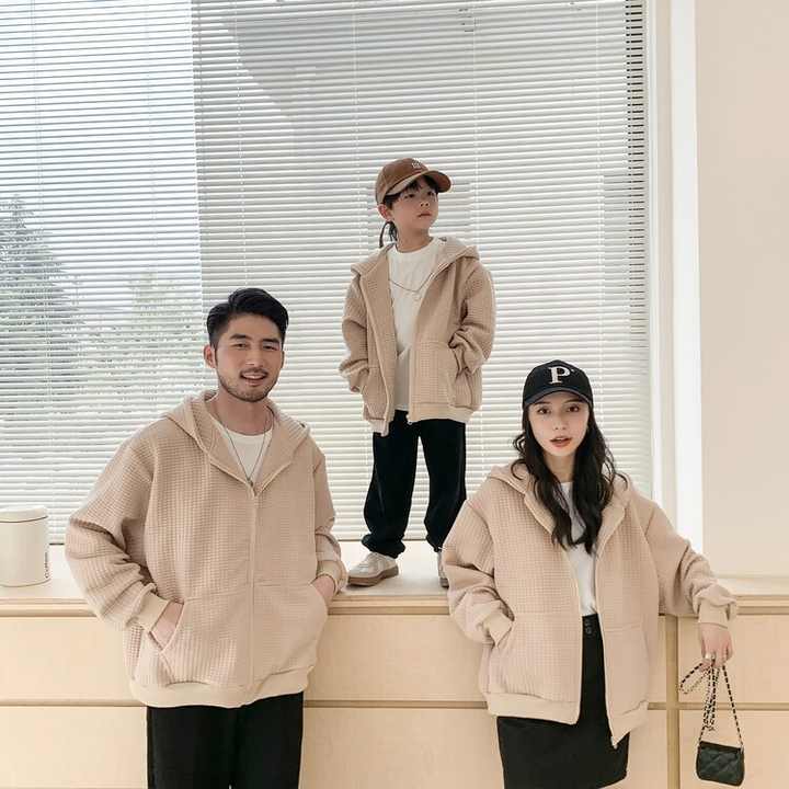 ملابس الأسرة مطابقة وتتسابق Clothes Family Matching
