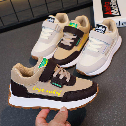 حذاء رياضي أبيض للربيع والخريف من الجلد . White Spring Autumn Leather Flat Sneakers Velcro