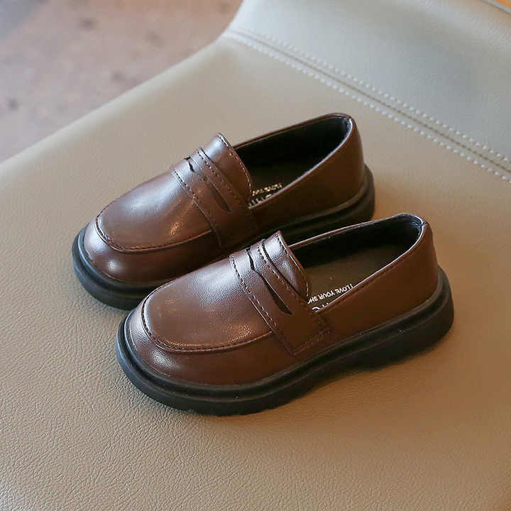 Girls flat shoes