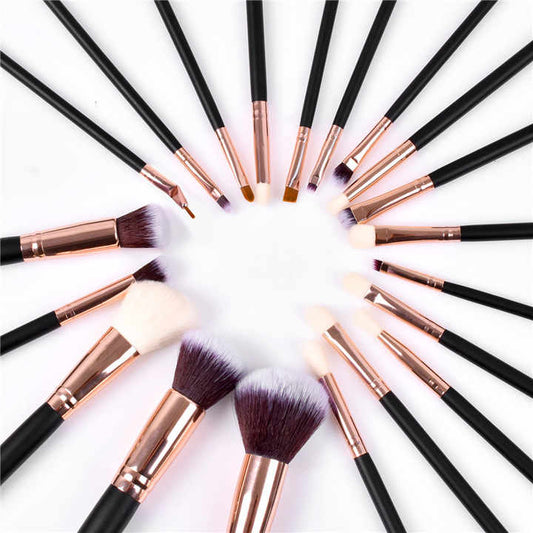 فرش مكياج بمقبض أسود