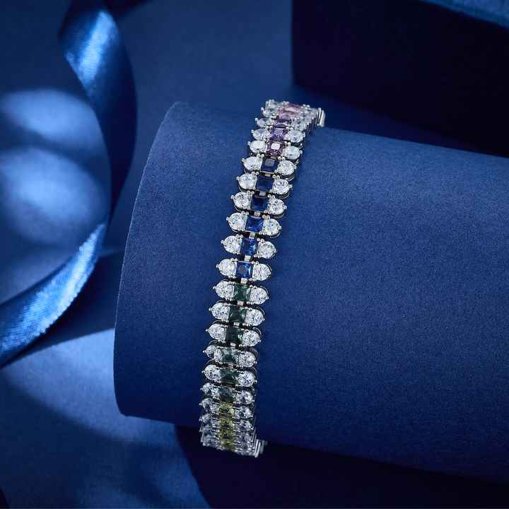 Fashionable women's bracelets