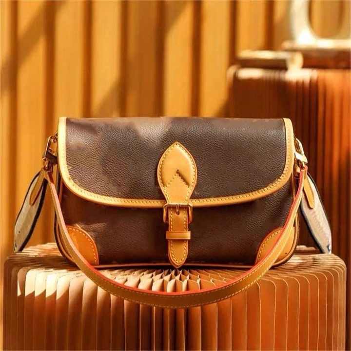 اصدار أصلي من حقائب اليد للسيدات Original Edition Ladies Handbags