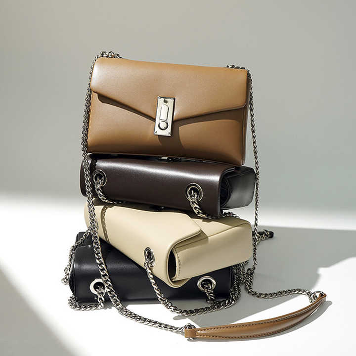 حقائب كتف نسائية مربعة الشكل مصنوعة من الجلد الطبيعي الناعم