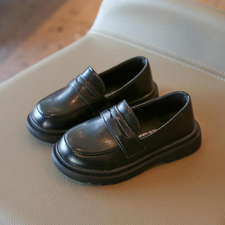 Girls flat shoes