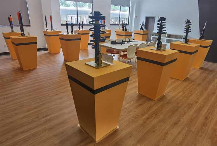 ممتص صدمات أمامي