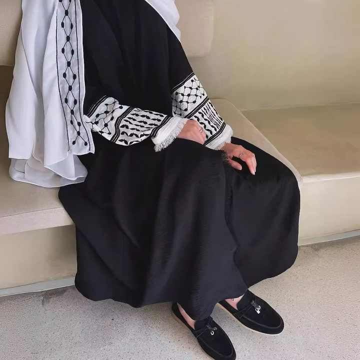 عباية سودا نساء