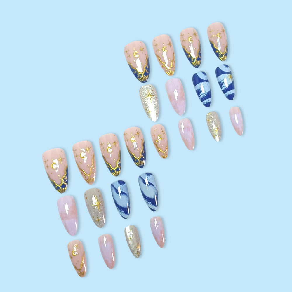 أظافر يد برسومات القمر الناعم